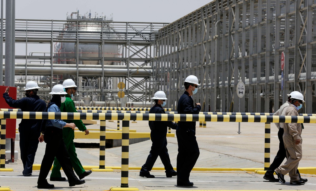 السعودية تسعى للتخفيف من التعويل على عائدات النفط