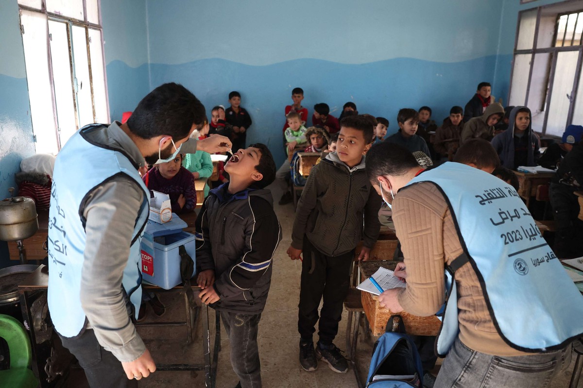 اللقاحات تسهم إلى حد كبير في تخفيف آثار وأعراض المرض