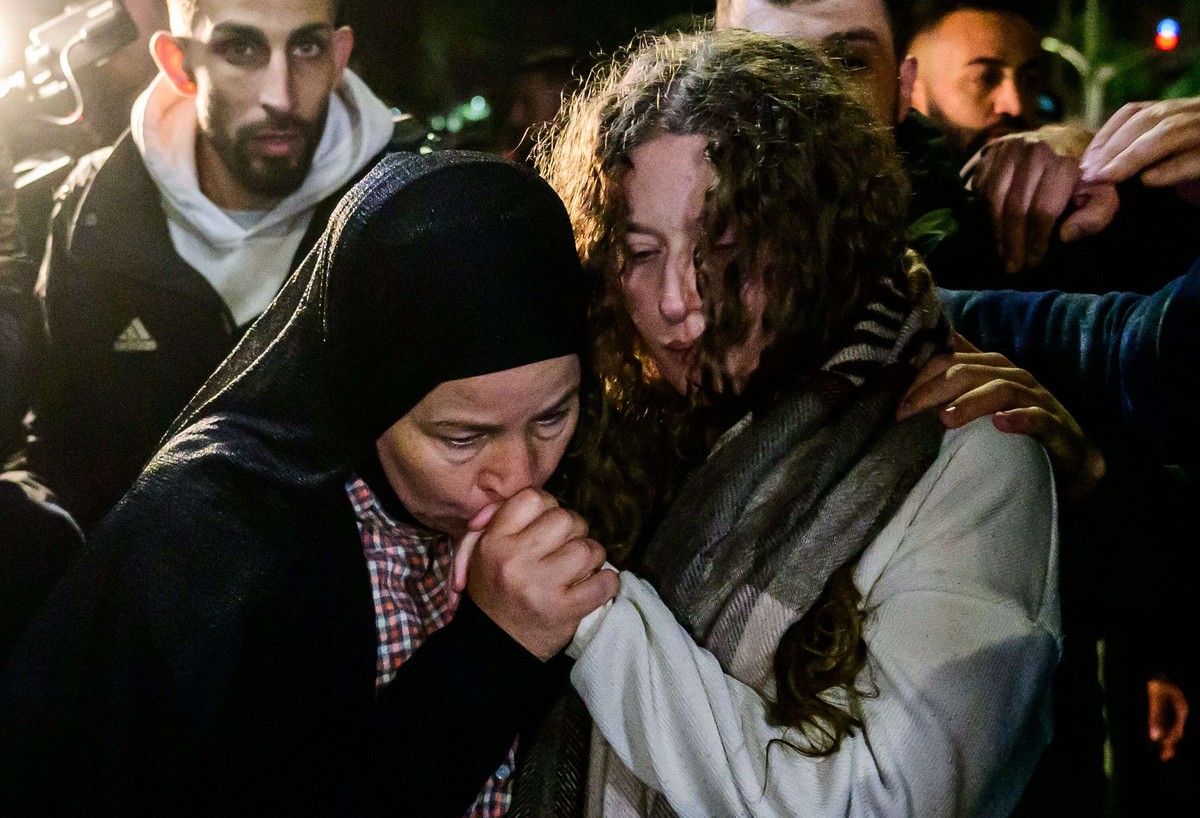 اسرائيل تطلق سراح عهد التميمي ضمن صفقة التبادل