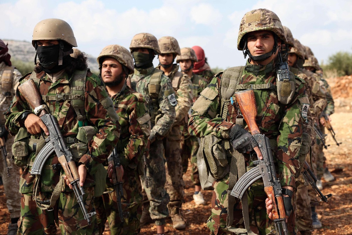 الفصائل تعيد تشكيل هياكلها