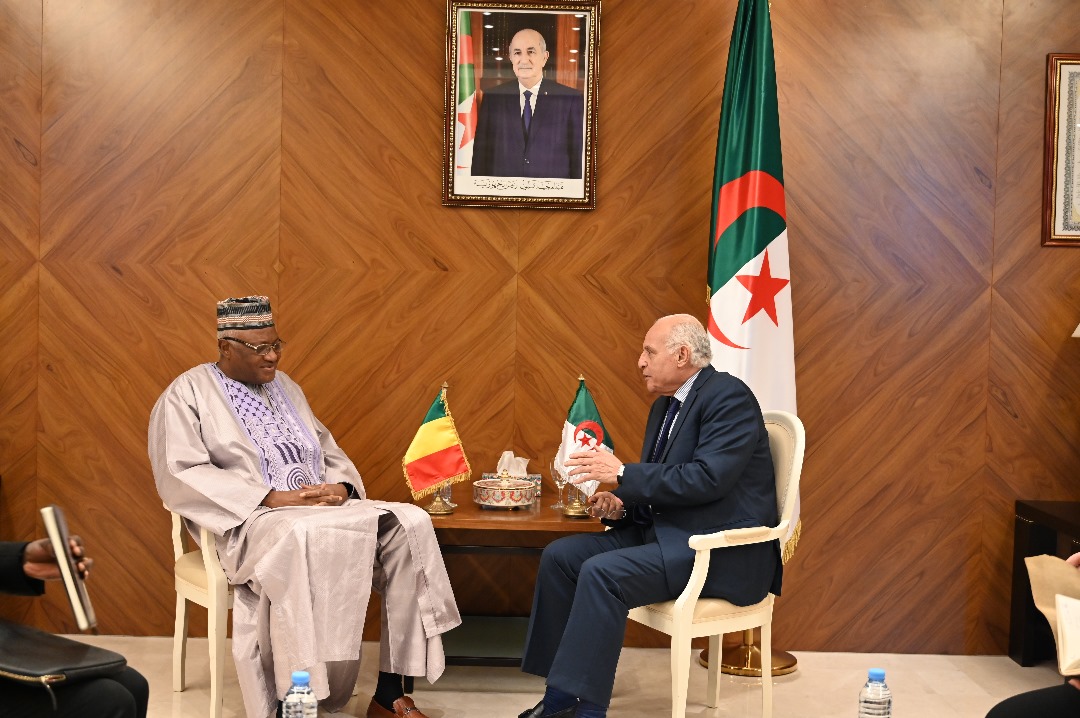 الجزائر تبرر لسفير مالي سياساتها لمنع انهيار نفوذها في منطقة الساحل