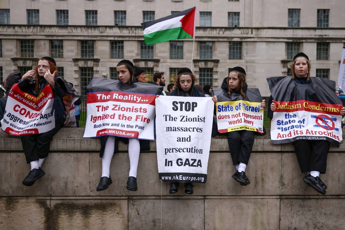 تظاهرة ليهود وسط لندن ضد الحرب الإسرائيلية في غزة