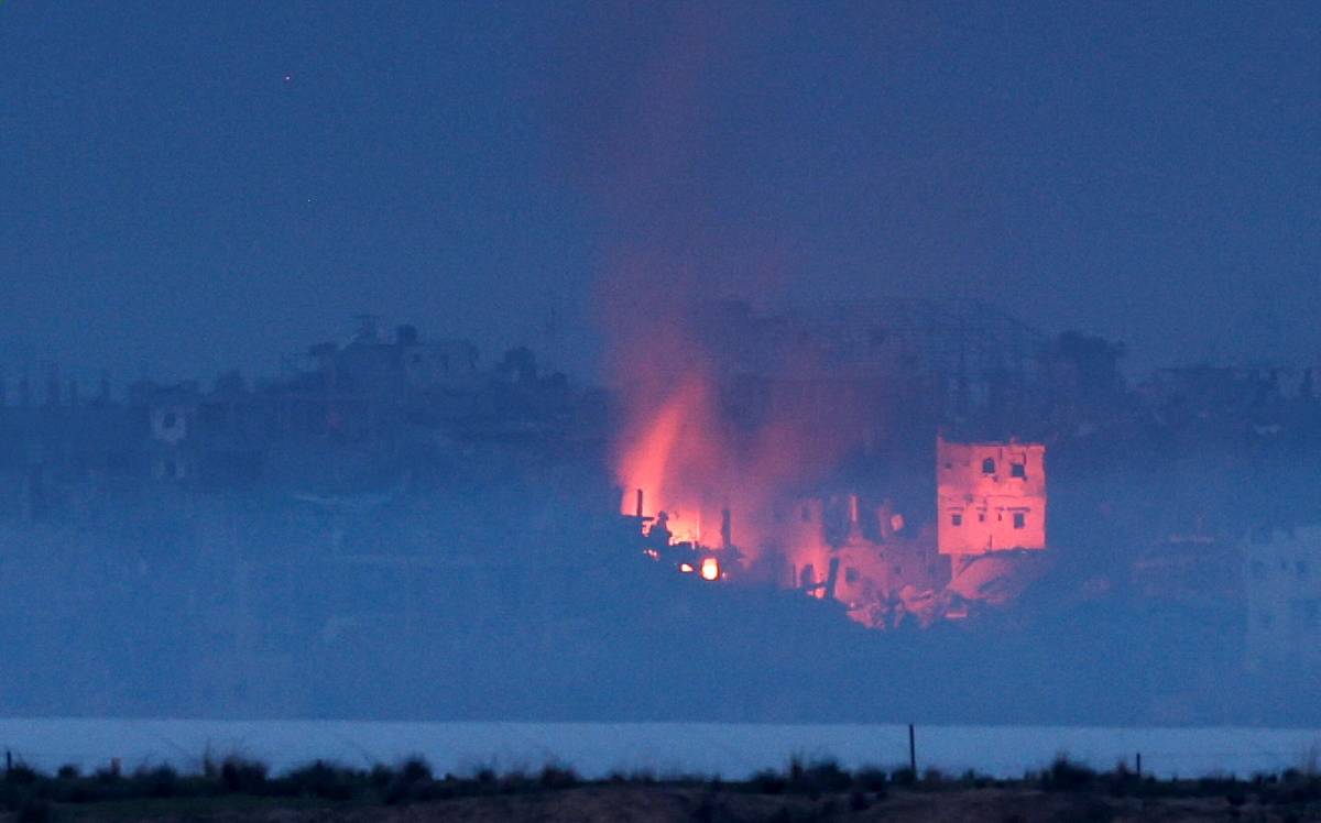 حريق في غزة بعد قصف إسرائيلي متجدد لمبان في غزة