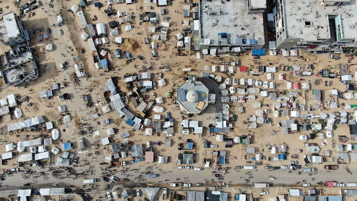صورة من مسيرة لتجمع لخيم مهجرين في غزة