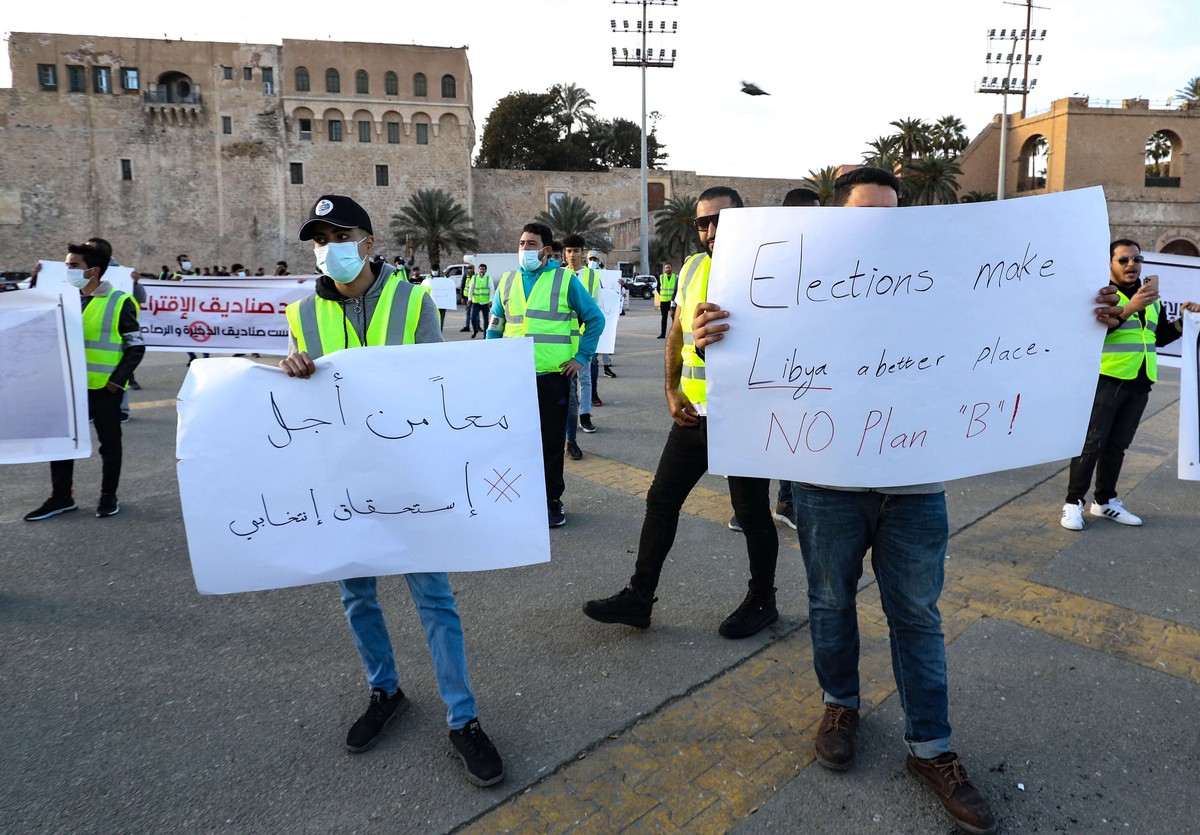 الليبيون يتشبثون بآمال إجراء الانتخابات رغم ضآلتها 