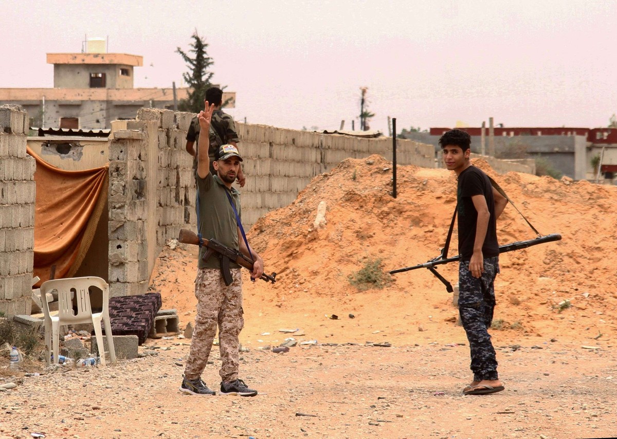 علة ليبيا في كثرة الميليشيات وانفلات السلاح