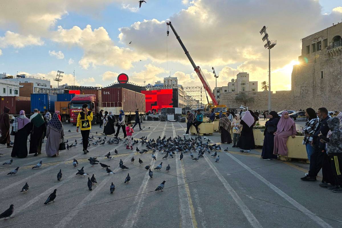 ليبيون في ساحة الشهداء