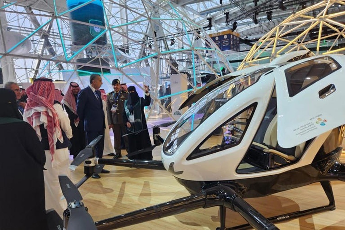 حموشي يطلع على أحدث صناعات الدفاع والأمن في معرض الدفاع العالمي في الرياض