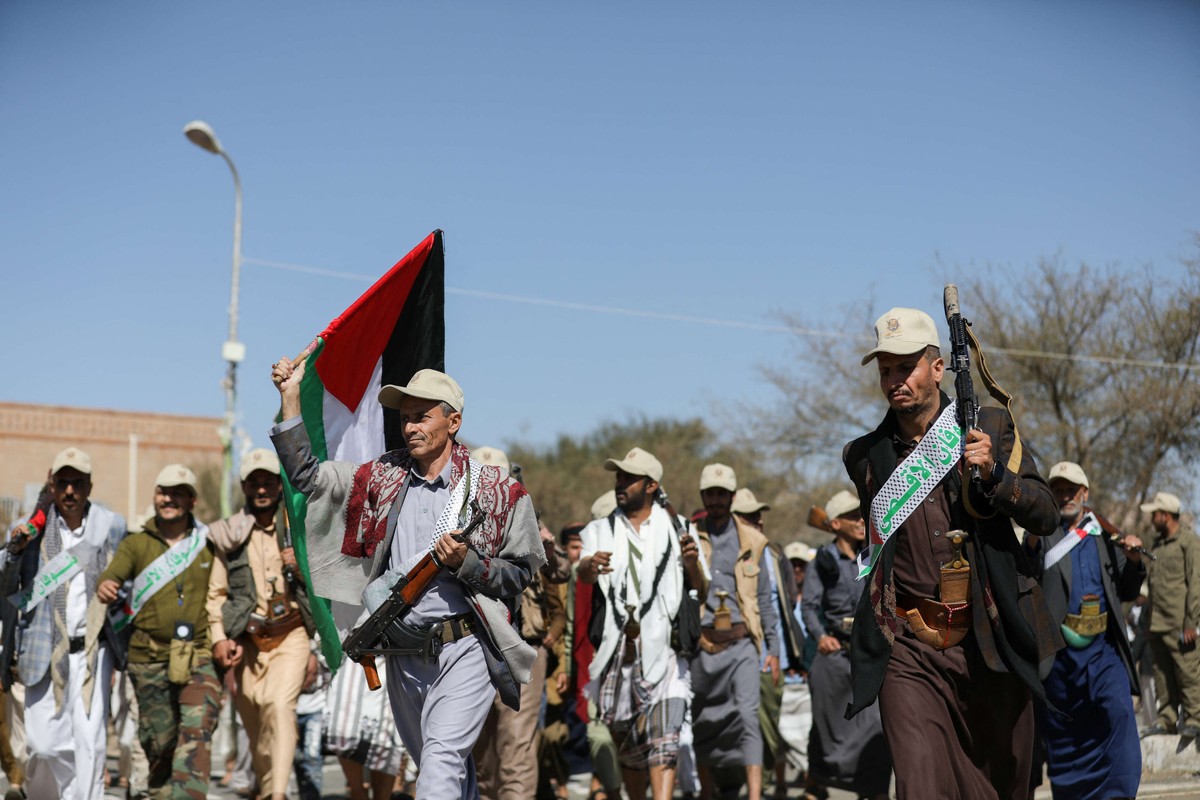الحوثيون رفضوا وقف العمليات في البحر الاحمر قبل وقف الهجوم على غزة