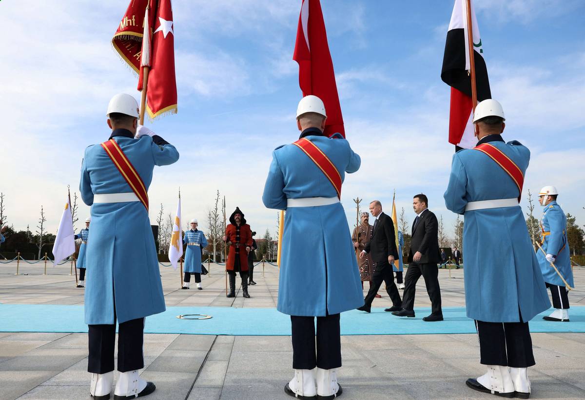 استعراض حرس الشرف لرئيس الوزراء العراقي الزائر محمد شياع السوداني والرئيس التركي رجب طيب أردوغان