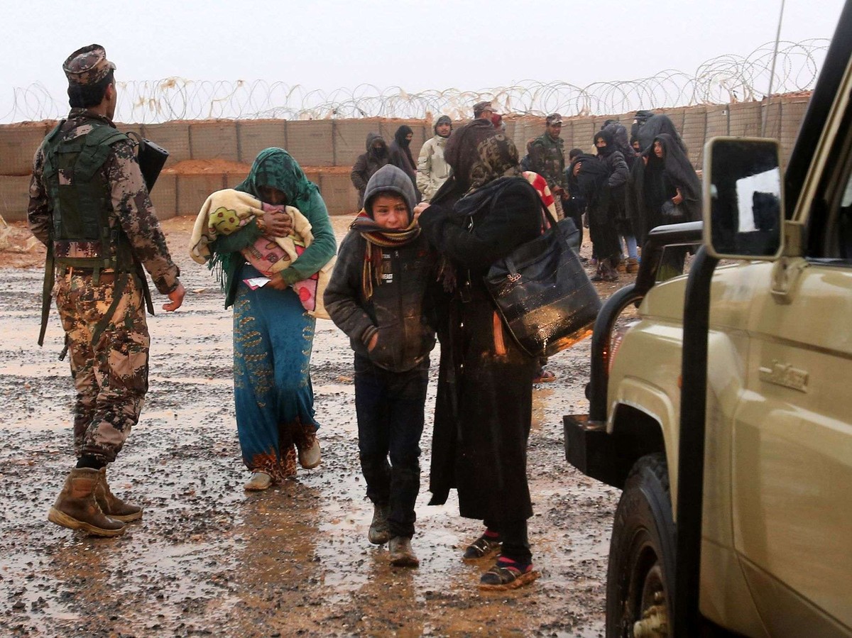 المخيم أشبه بسجن لا يمكن الخروج منه