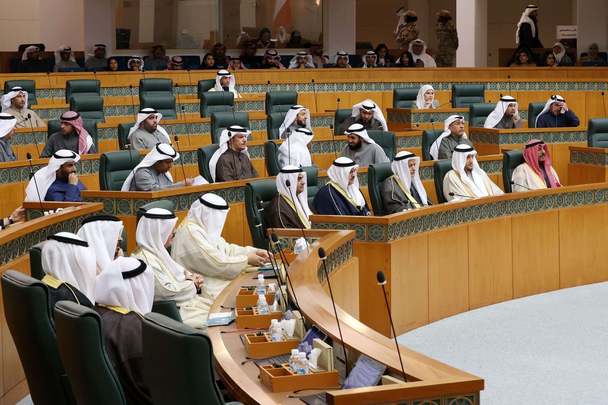 قرار حل مجلس الأمة لإنهاء ”العبث المبرمج”