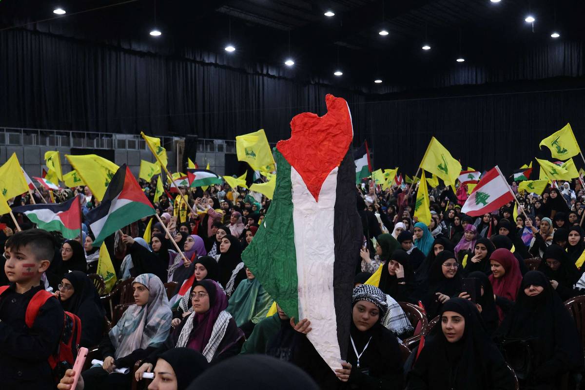 لبنانيون من حزب الله في تجمع بمناسبة الحرب في غزة
