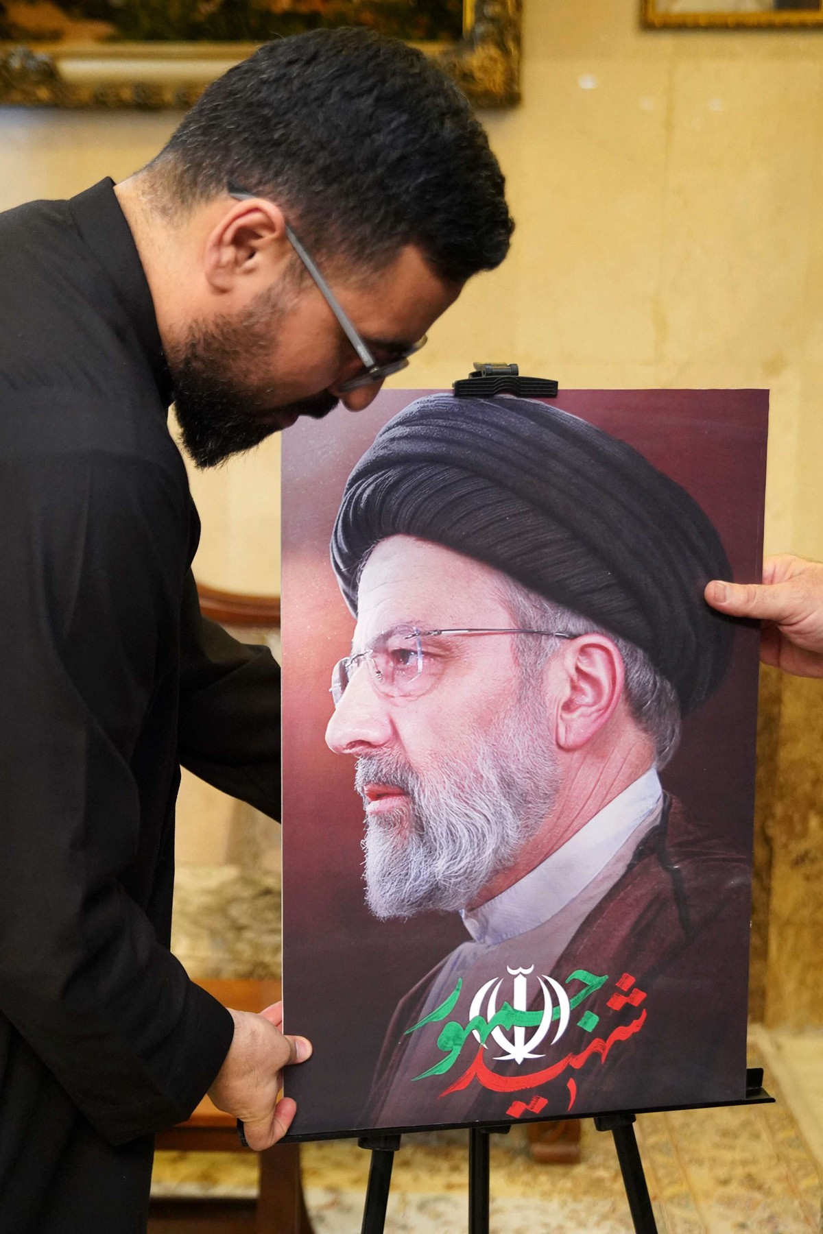 رئيسي كان مرشحا قوية لخلافة خامنئي ومقتله يعيد خلط الأوراق في مؤسسة المرشد