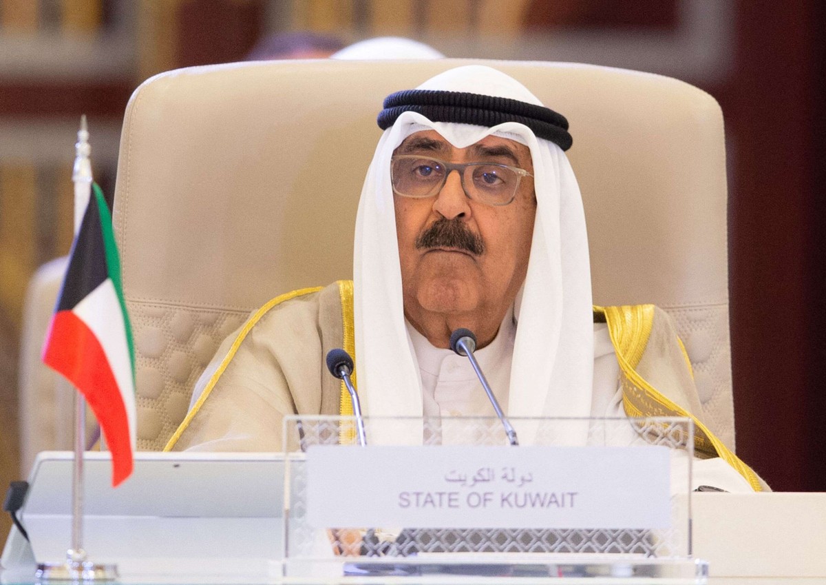 القضاء الكويتي يطبق القانون الذي يحظر انتقاد الأمير   
