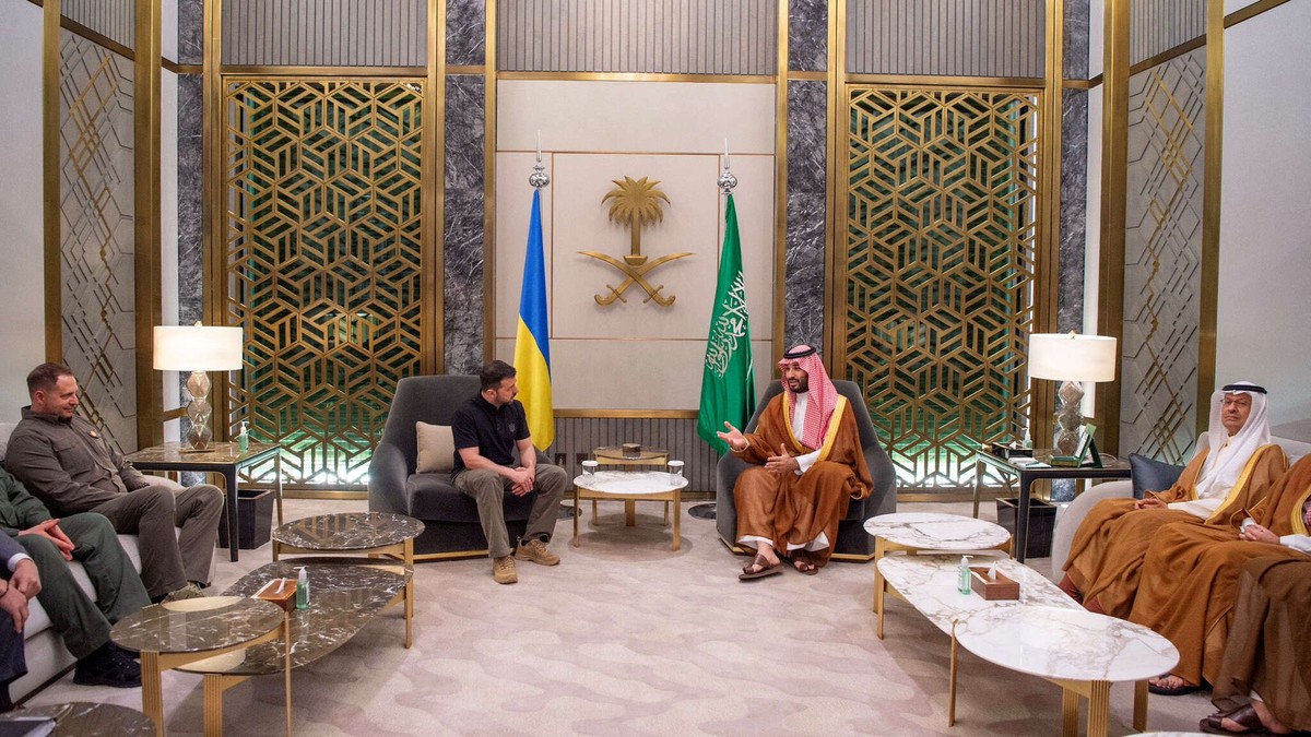 الرياض منفتحة على المساهمة في الوساطة لإنهاء النزاع الروسي الأوكراني
