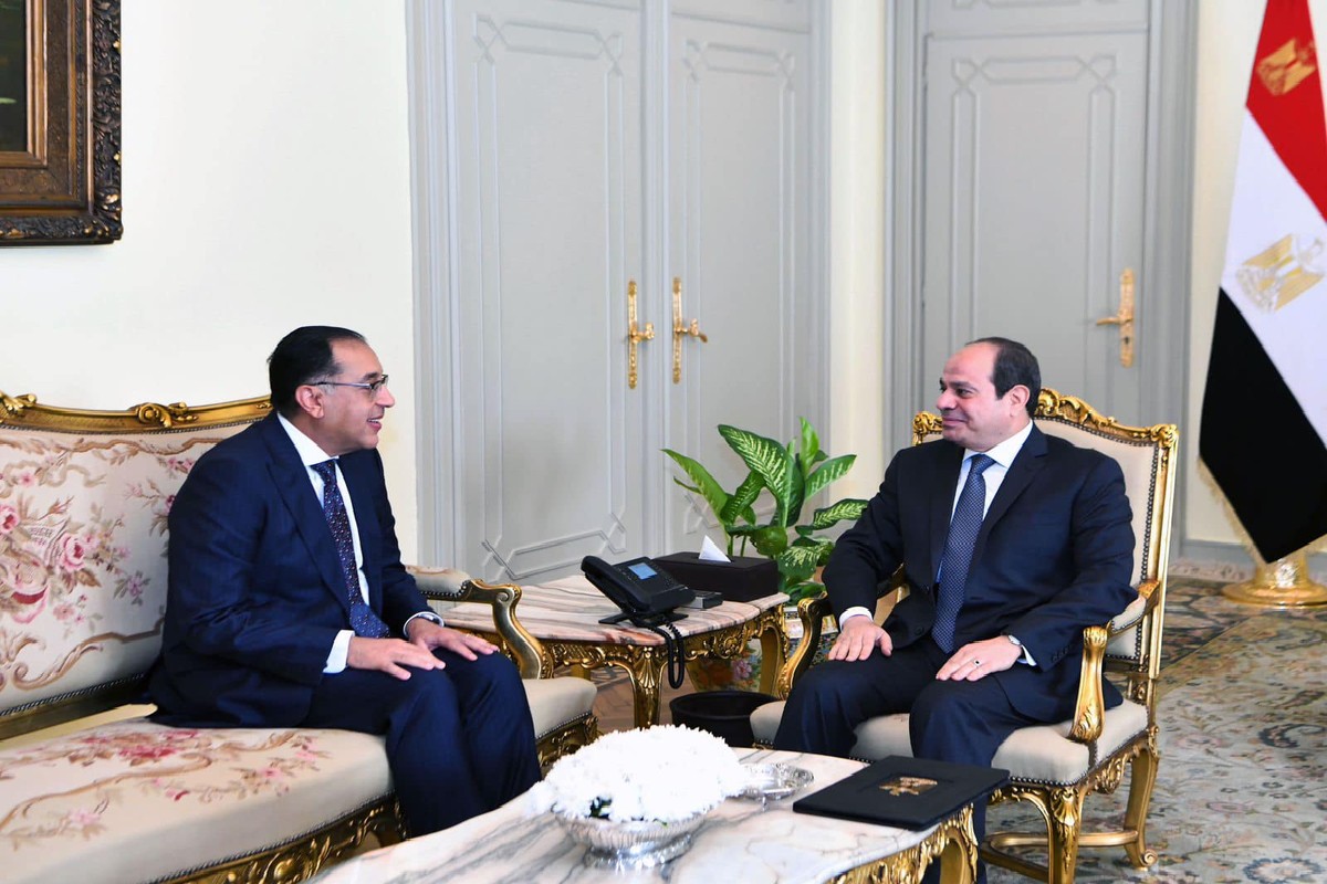 السيسي يكلف مدبولي بتشكيل حكومة جديدة  
