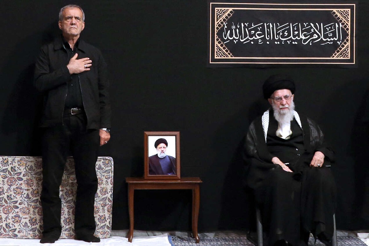 بزشيكان يتحصن بدعم خامنئي لحل المشكلات