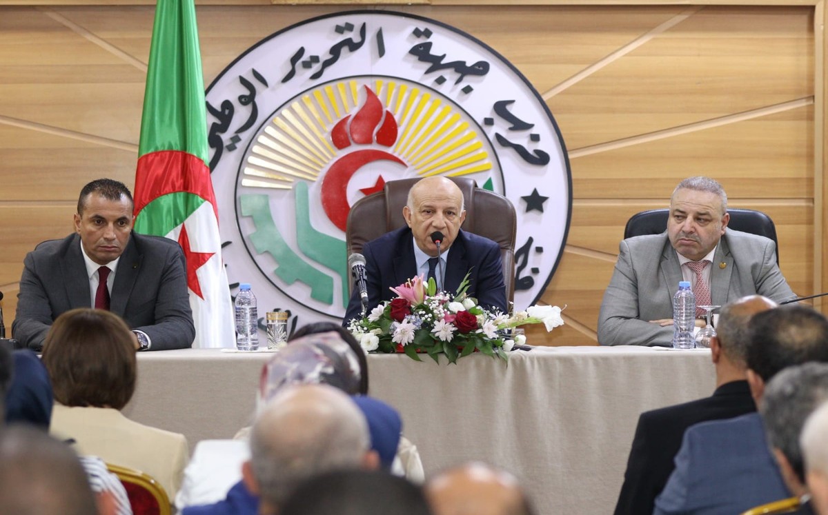 'الأفالان' يجري تغييرات شاملة 