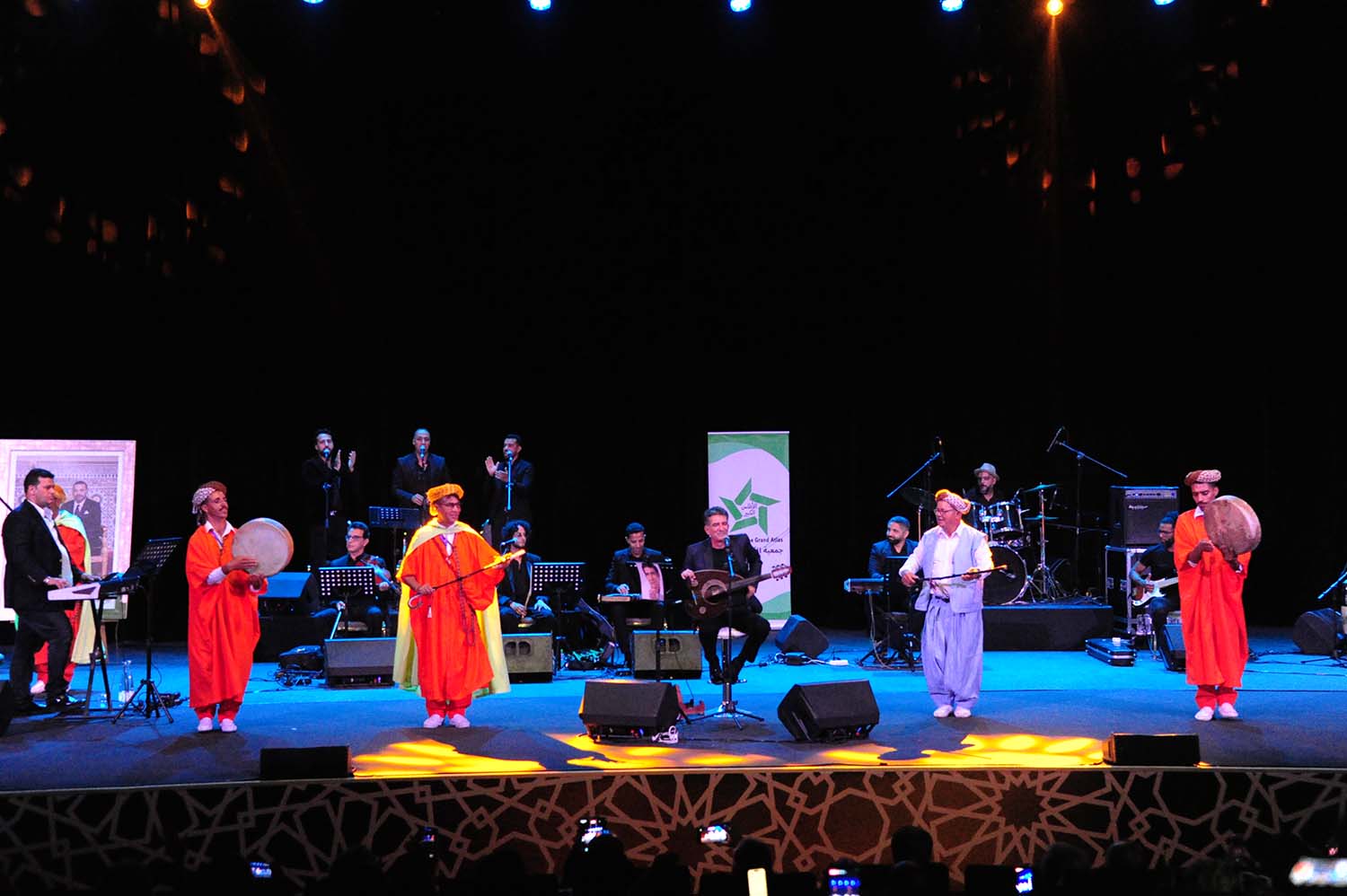 Lahlou singing a song a bout Oujda city whith Reggada troupe dancing to the beat