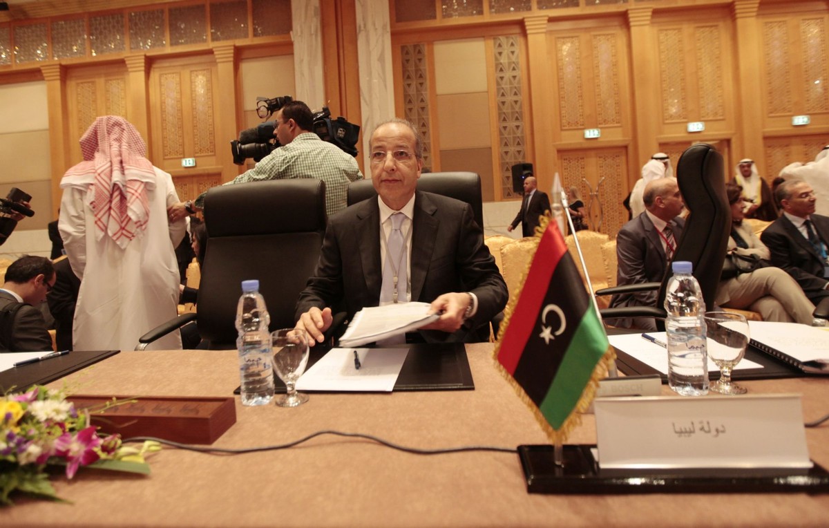 الكبير يتهم المنفي بارتكاب جرائم ترقى الى الجنايات