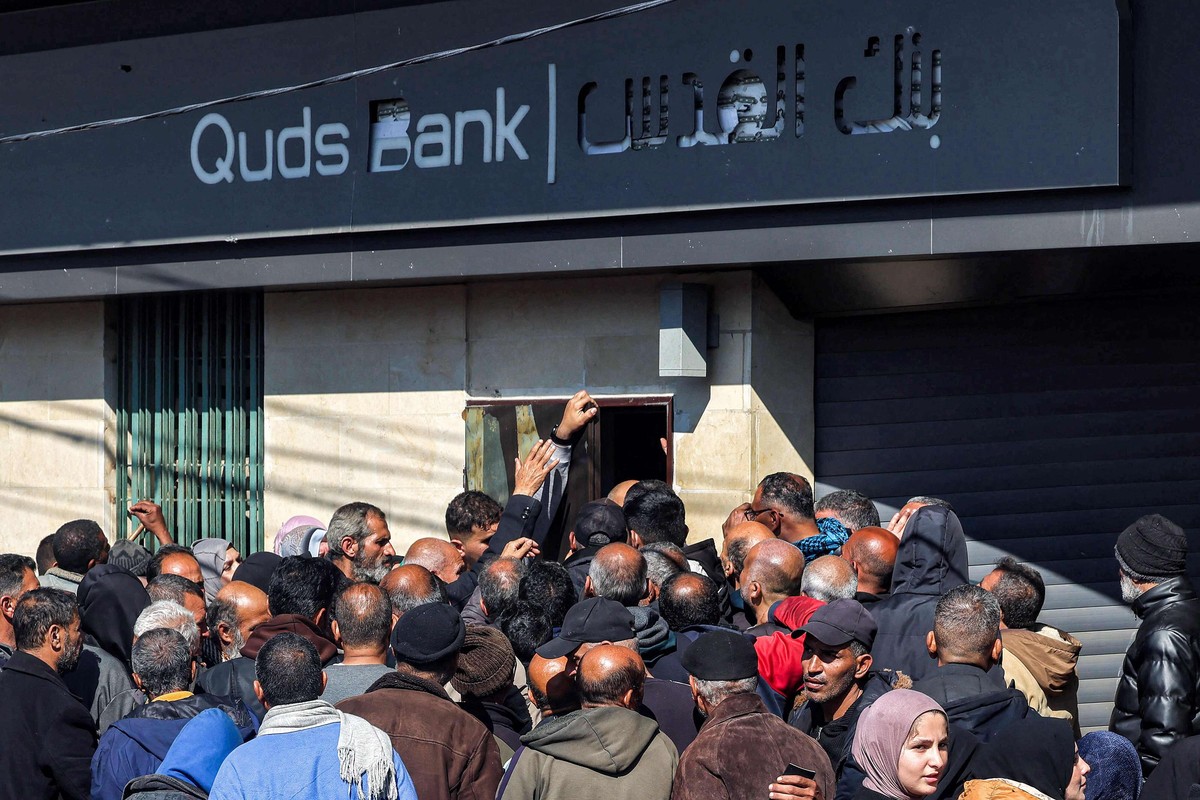 سيتلقى أكثر من 50 في المئة من الموظفين راتبهم كاملا