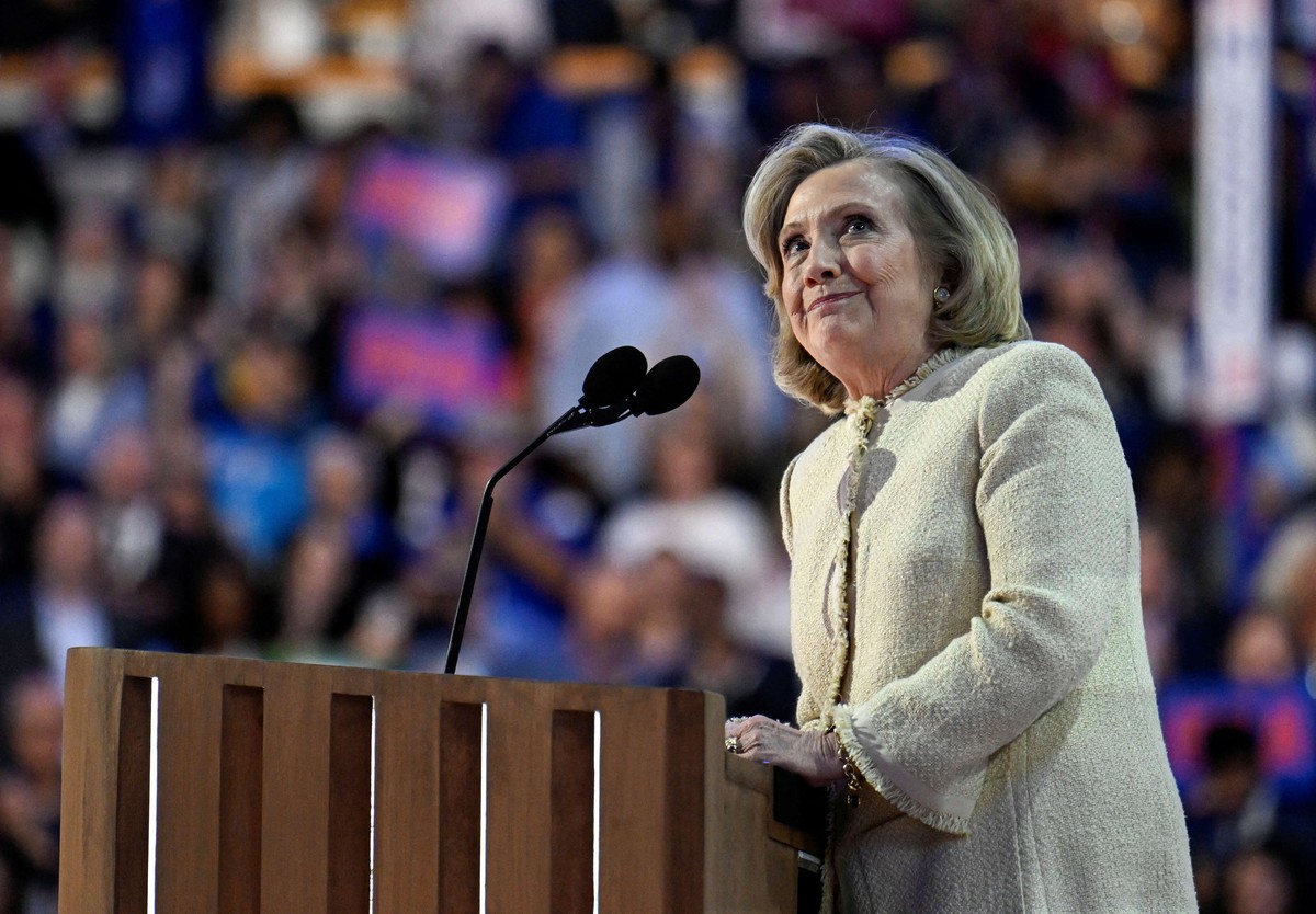 كلينتون تدفع للثأر من ترامب