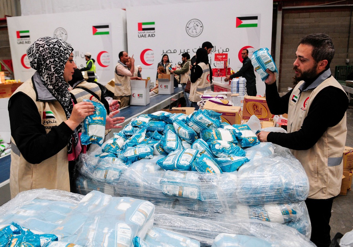 مبادرة إماراتية تلو الأخرى للتخفيف من حدة الكارثة في غزة 