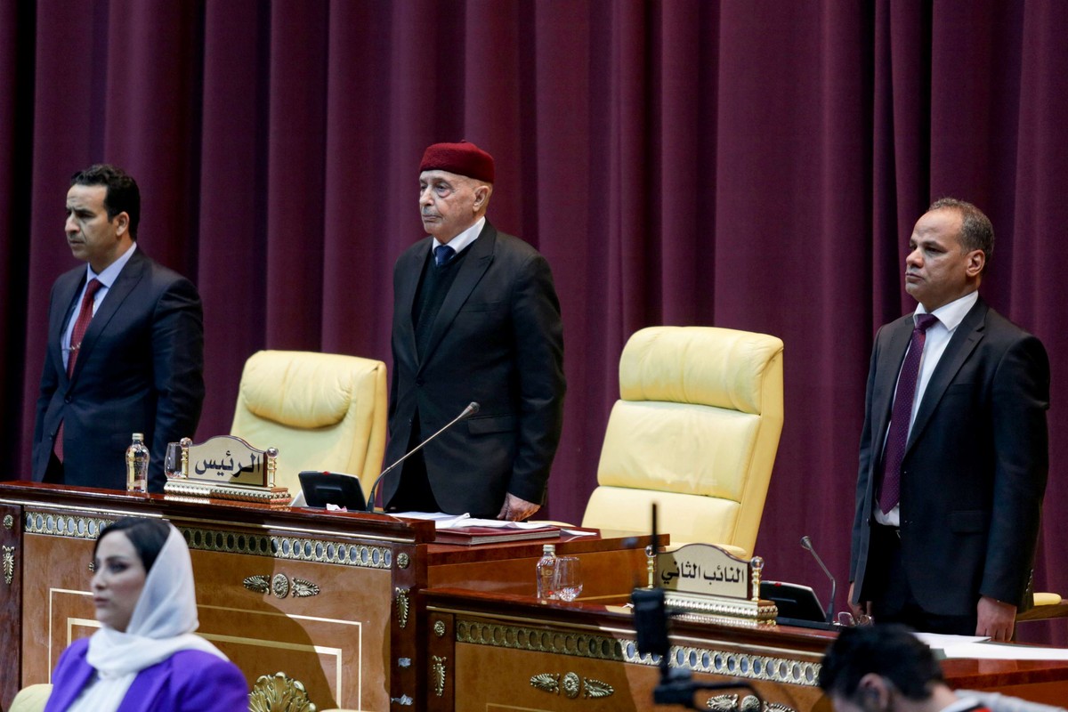 صالح يدعو الى تشكيل سلطة موحدة قادرة على تفكيك المركزية في البلاد