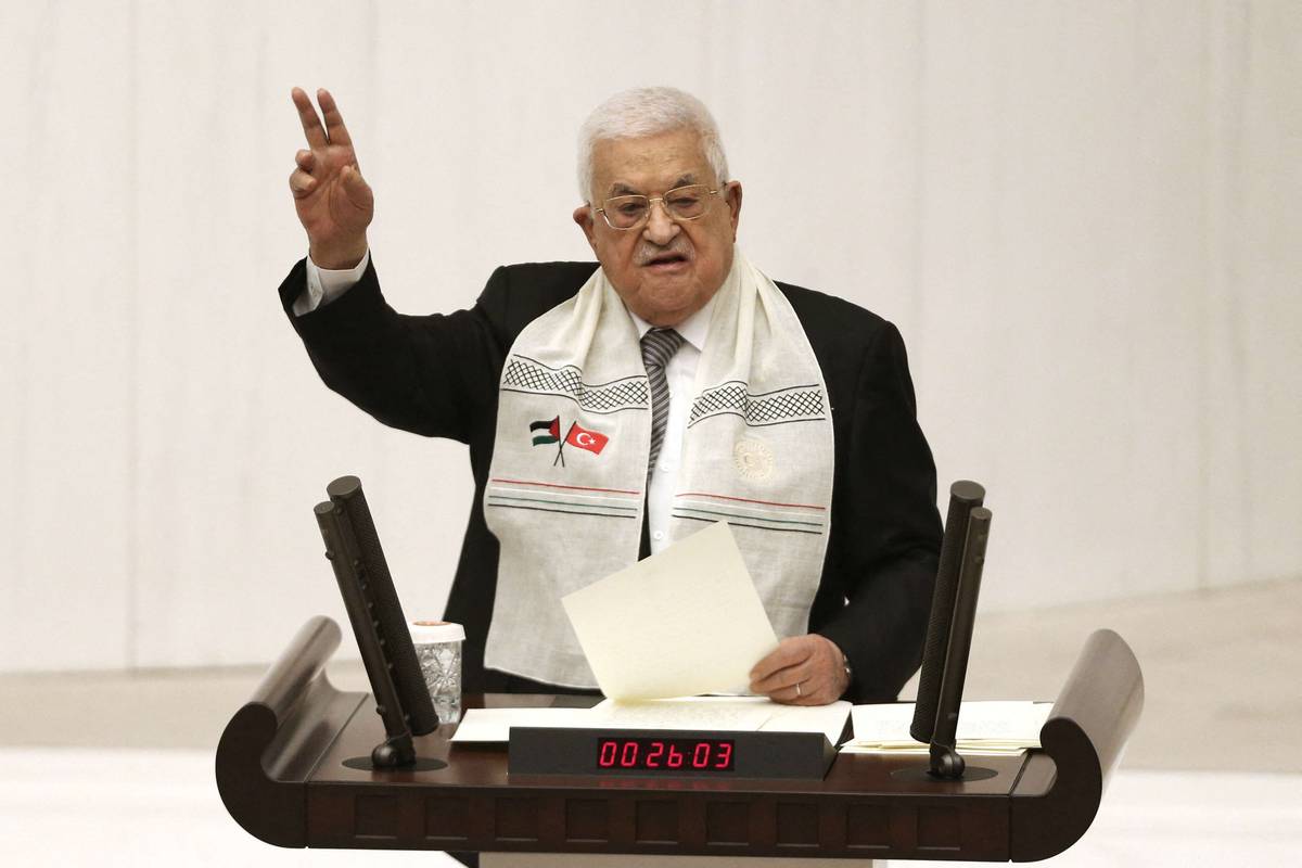 الرئيس الفلسطيني محمود عباس يلقي كلمة في البرلمان التركي