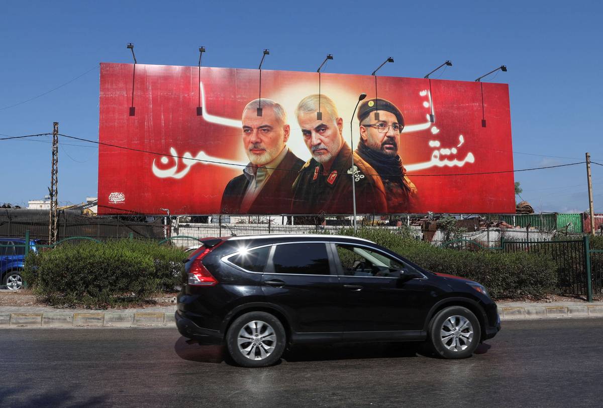 جدارية في بيروت لقاسم سليماني وإسماعيل هنية وفؤاد شكر