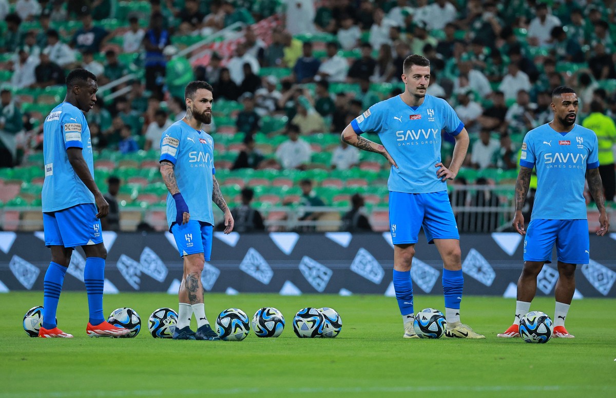 الهلال يطمح لبلوغ النهائي على حساب الأهلي