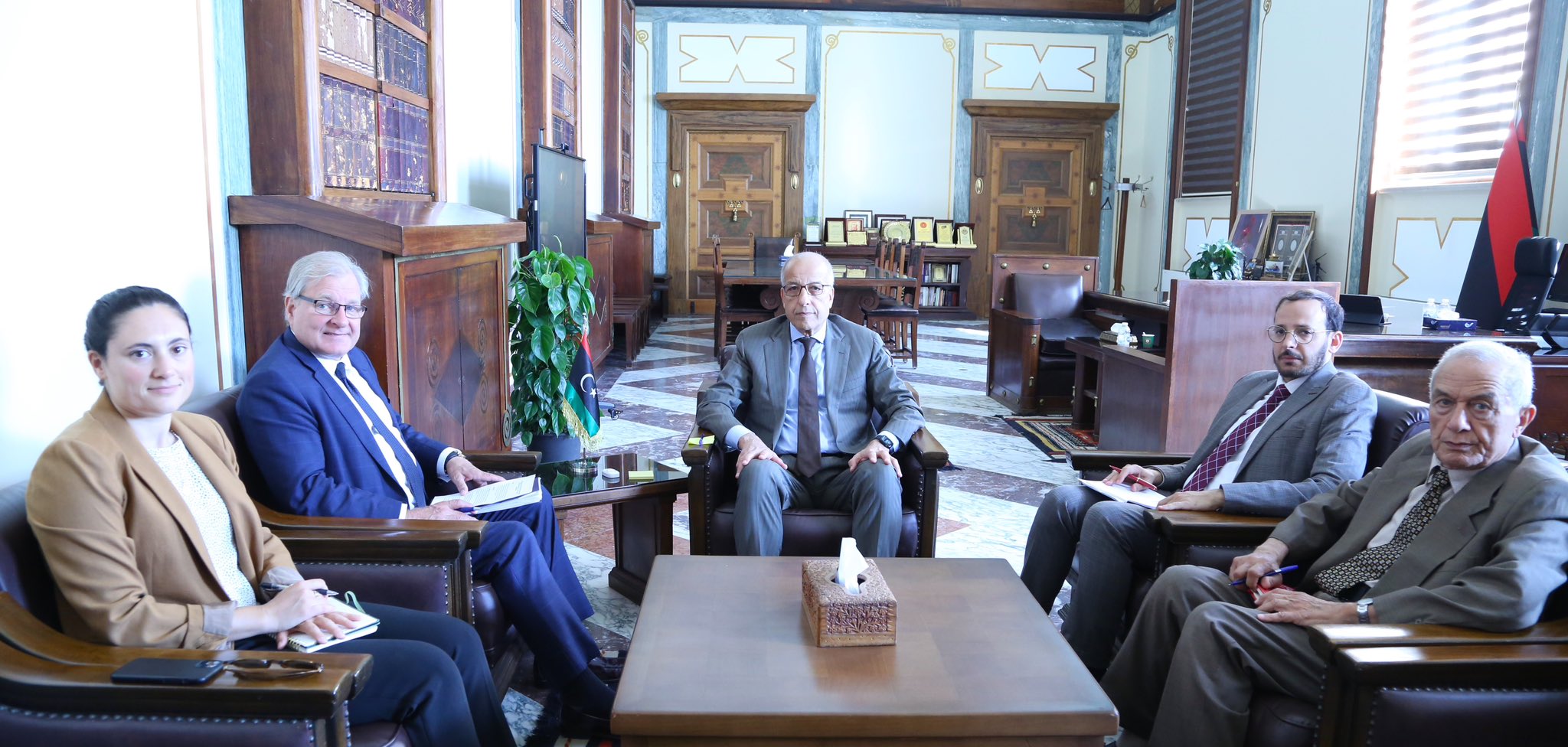 الصديق ونورلاند بحثا التداعيات الاقتصادية والمالية الناجمة عن إغلاق حقل الشرارة