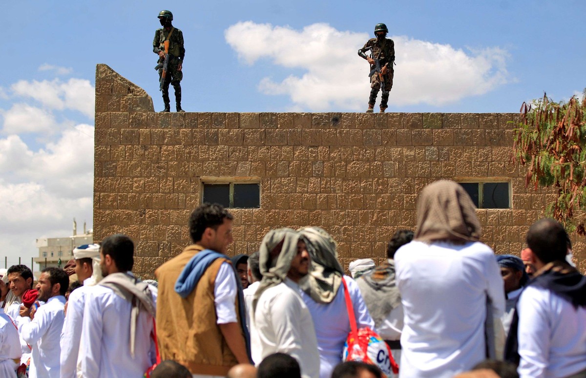 ماذا يخفي الحوثيون في سجونهم