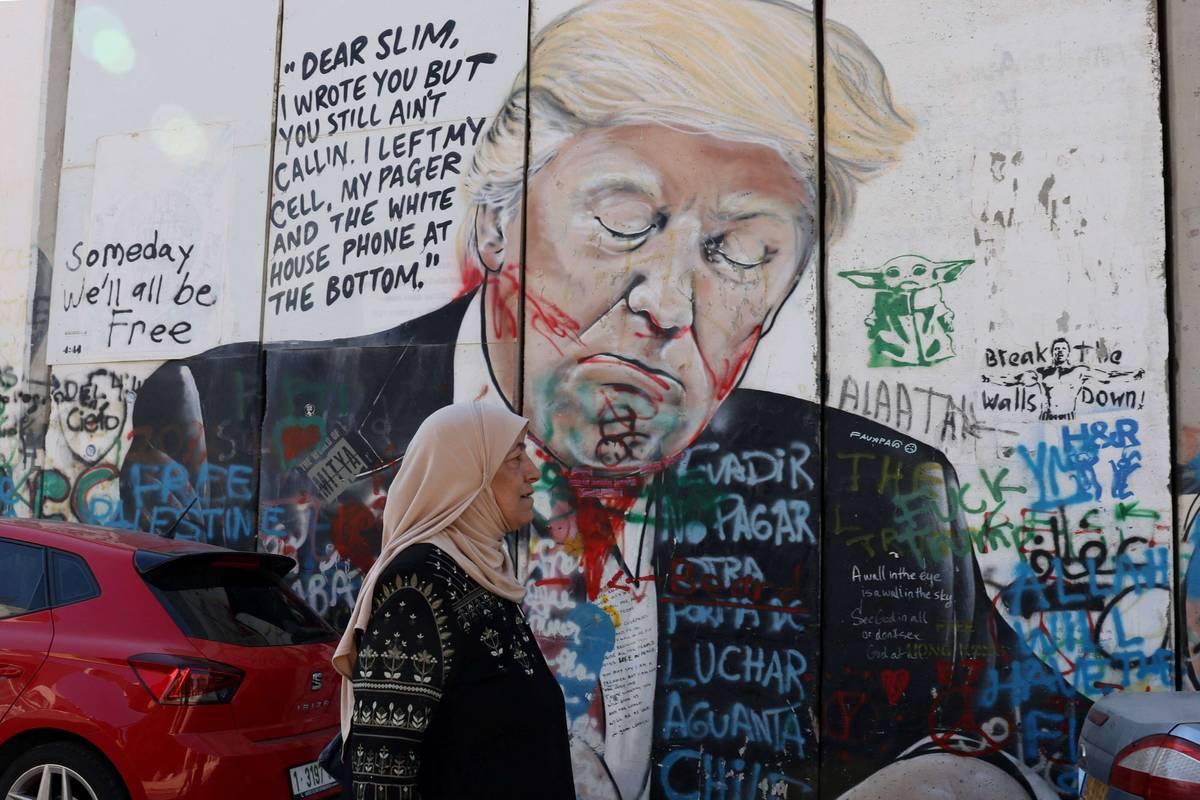 رسم لترامب على الجدار الفاصل بين الضفة الغربية واسرائيل