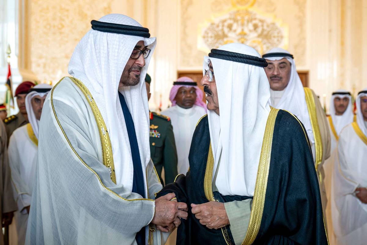 أمير الكويت الشيخ مشعل الأحمد يستقبل رئيس دولة الإمارات الشيخ محمد بن زايد
