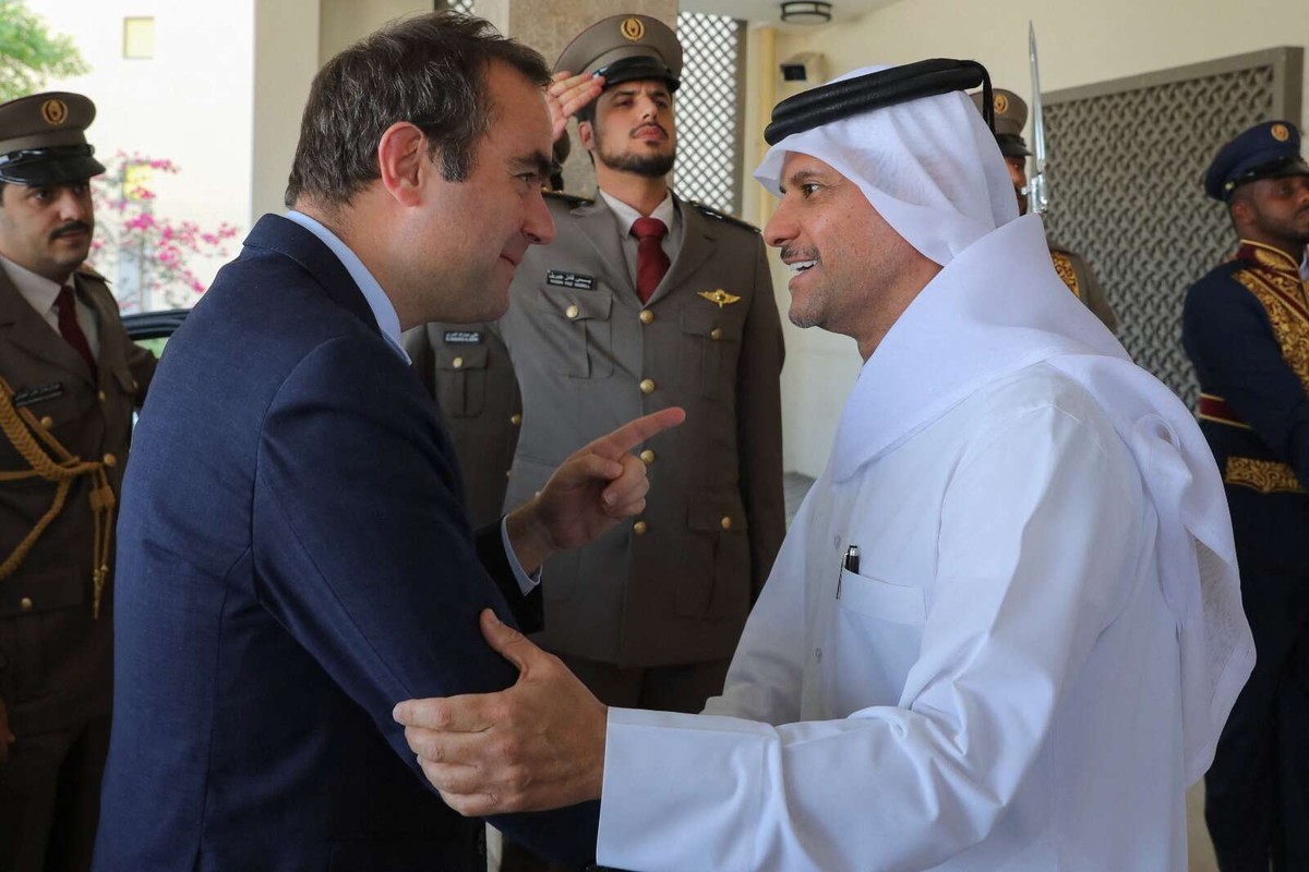 وزير الجيوش الفرنسي يناقش مع نظرائه في الخليج سبل وقف الحرب على لبنان  
