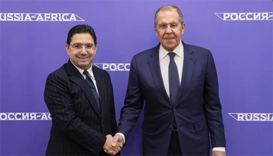 Bourita shaking hands with Lavrov
