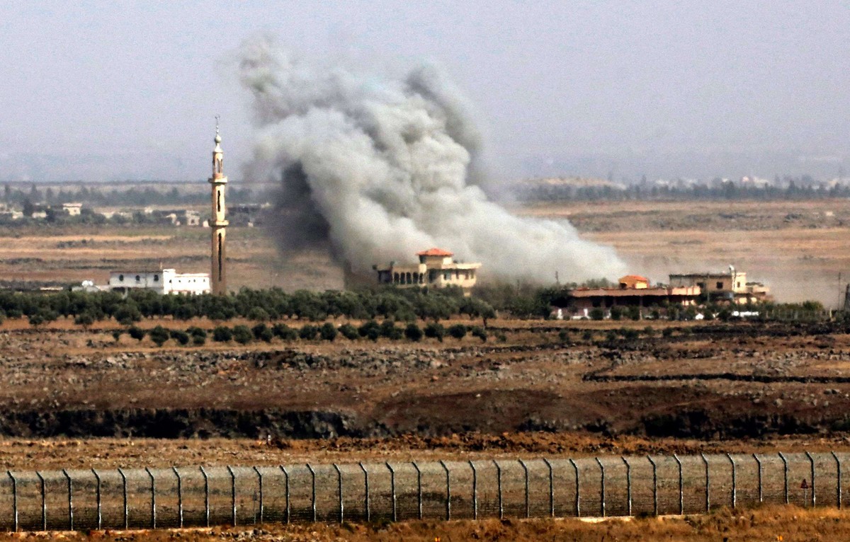 اسرائيل تقصف المناطق الحدودية مع سوريا في استغلال لغياب السلطة