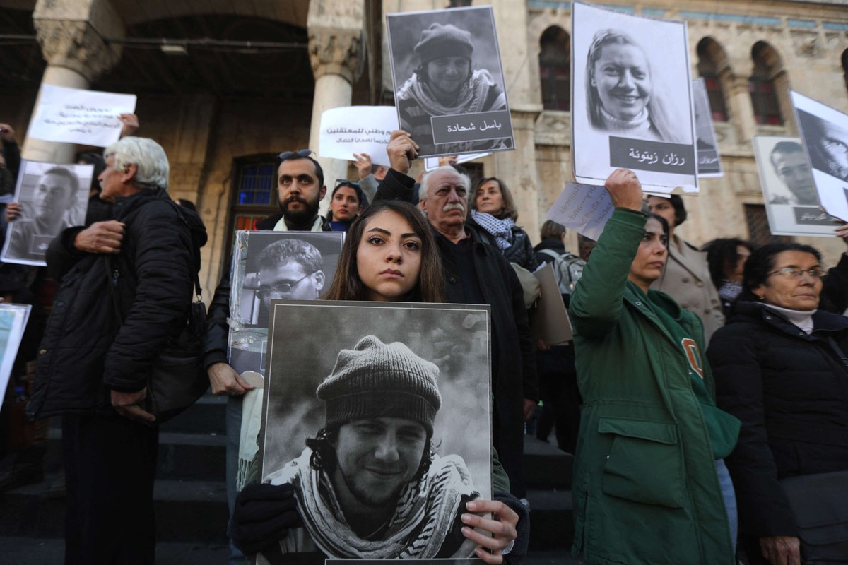 مصير غامض لآلاف المعتقلين السوريين 