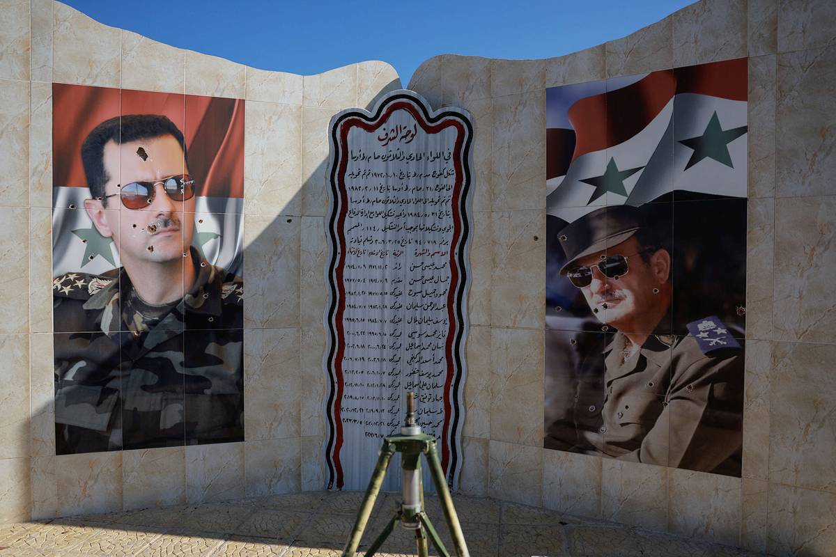 جدارية للرئيس الراحل حافظ الأسد والرئيس المخلوع بشار الأسد اطلق الثوار عليها الرصاص