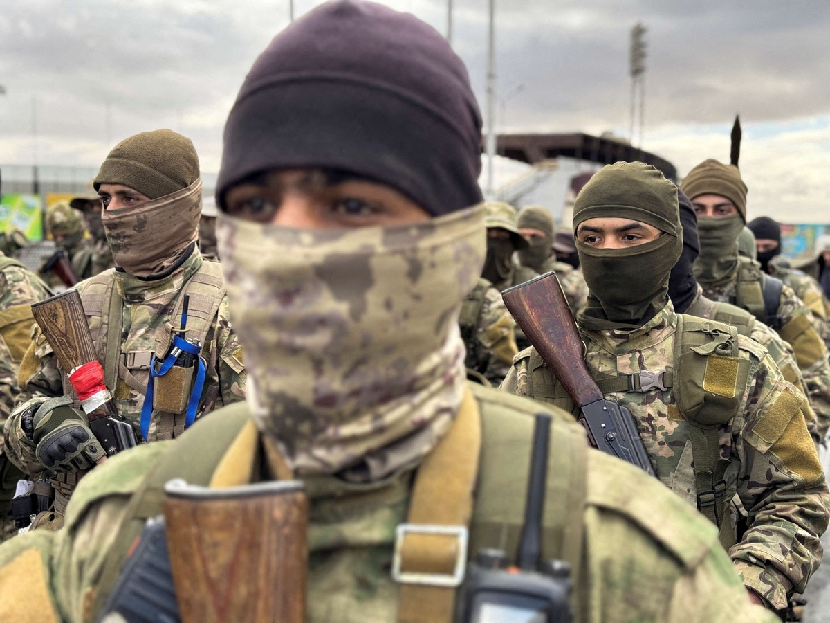 القيادة الجديدة تعرض الجنسية السورية على بعض المقاتلين الأجانب