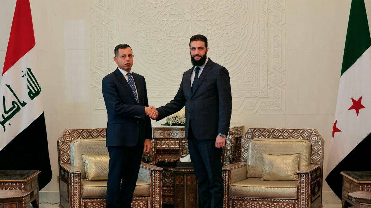 رئيس هيئة تحرير الشام أبو محمد الجولاني يستقبل رئيس المخابرات العراقية حميد الشطري في دمشق