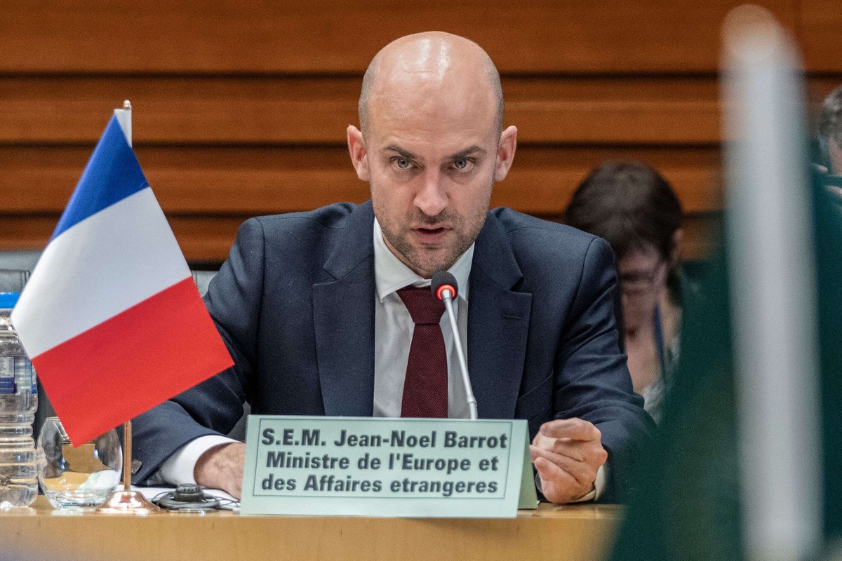 فرنسا أول دولة أوروبية تفتح قنوات تواصل مباشر مع القيادة الجديدة في سوريا