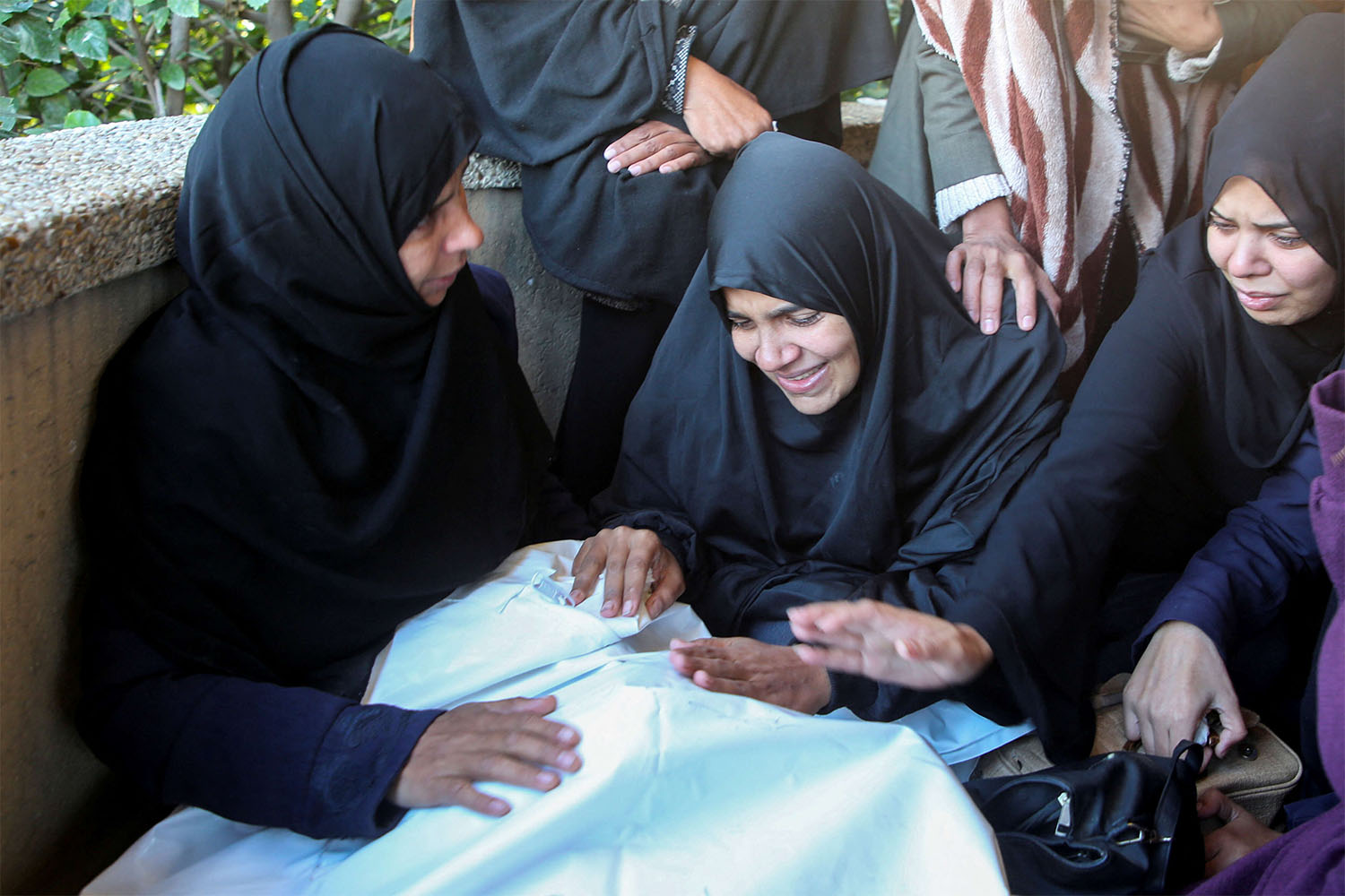 Israeli strikes on Gaza see no sign of abating