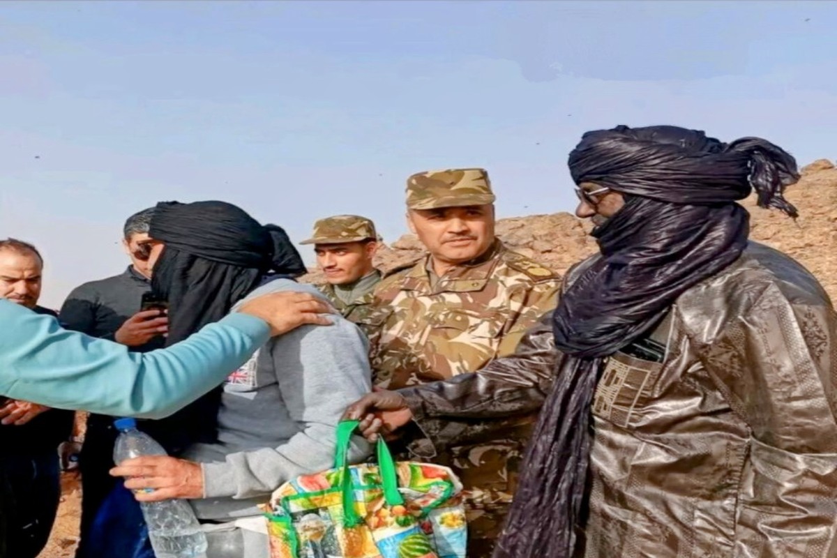 قيادي أزوادي يشرف على تسليم الرهينة الإسباني 