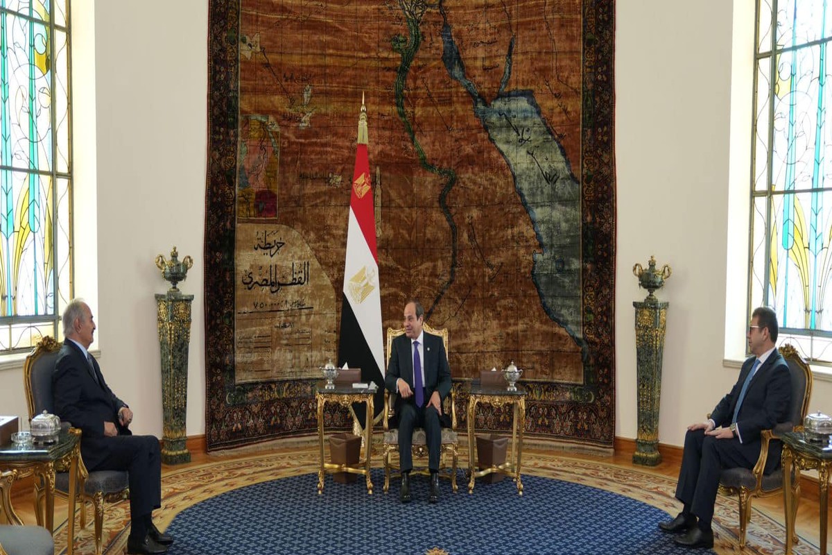 أول لقاء منذ ثلاث سنوات بين السيسي وحفتر