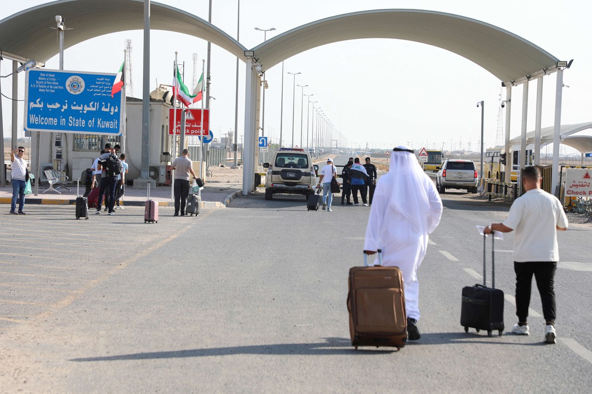 وزارة الداخلية سلمت المتهم المطلوب لنظيرتها في الجانب الكويتي