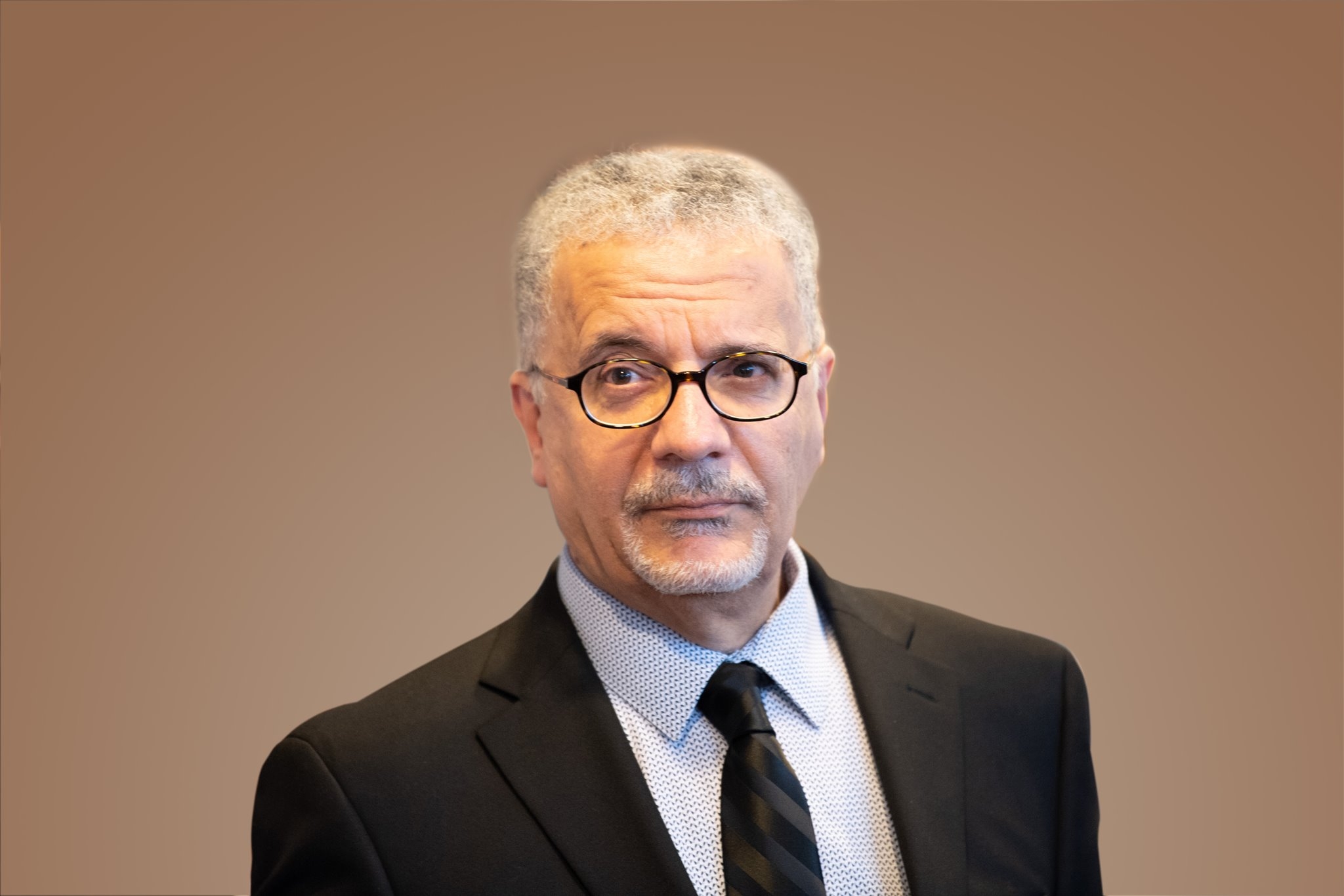  حسين علي