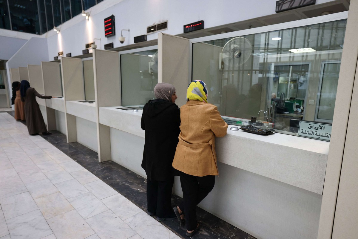 تطمينات البنك المركزي بشأن السيولة تقابلها تصريحات مناقضة من النواب